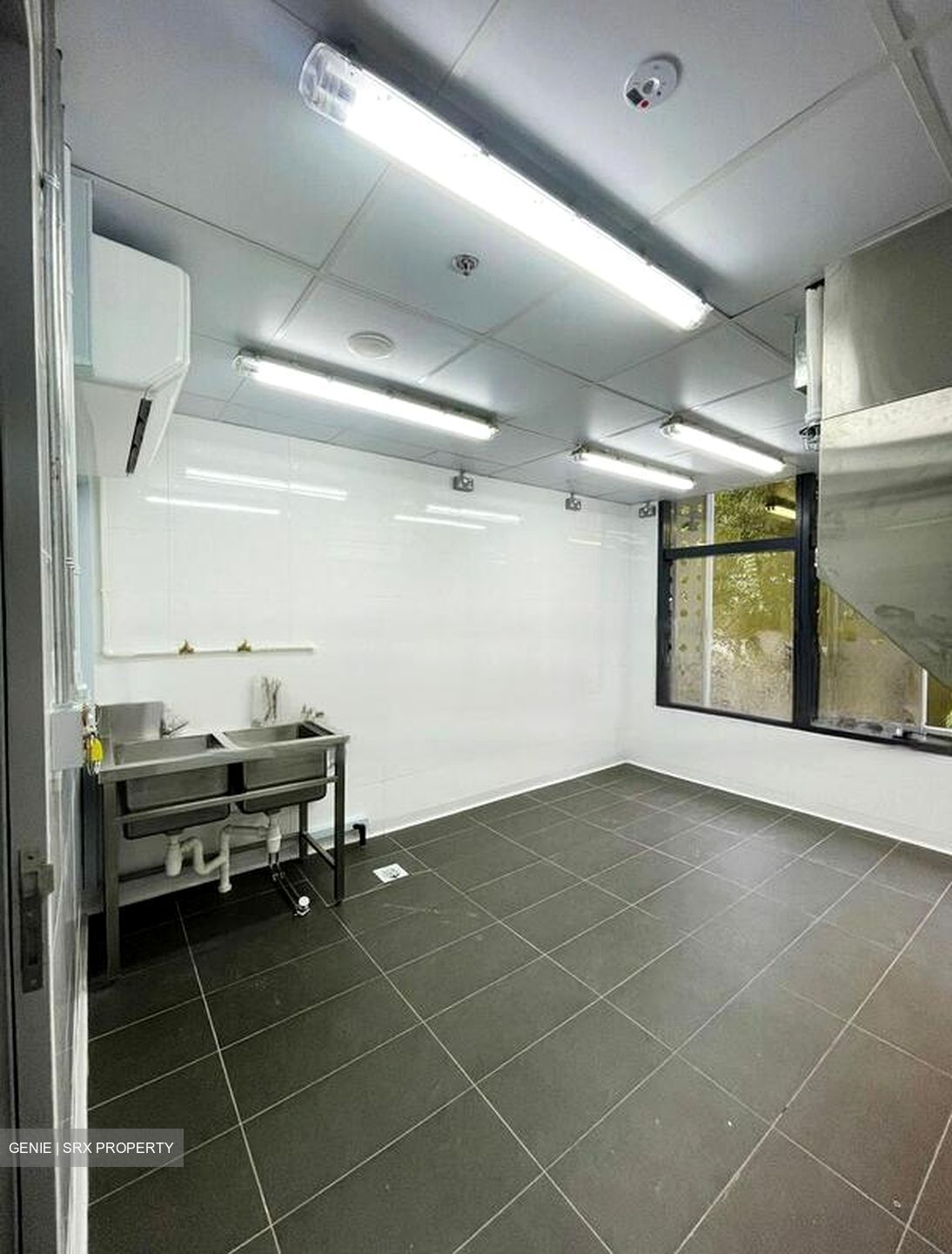 Syh Logistics Building (D13), Retail #464082981